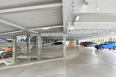 Parkhaus am Campus Marienberg - Innenansicht Park- und Stellplätze an unseren Büros